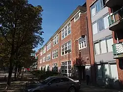 De dubbele school op 17-19 (2016)