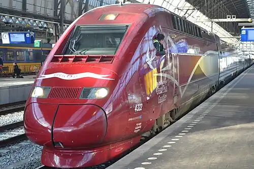 Thalys 4322 met Jean-Paul Gaultier-decoratie te Amsterdam Centraal