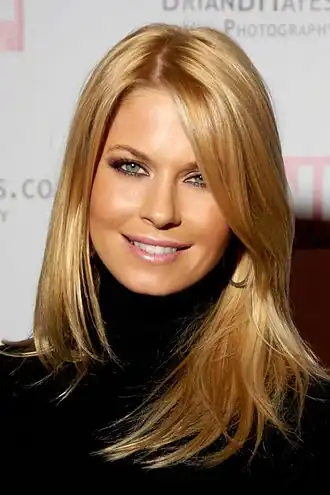 Jennifer England bij de SNI 2010 Swimsuit Calendar release party.