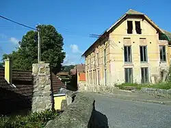 Oud huis in het dorp (2020)