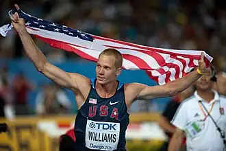 Jesse Williams viert zijn overwinning op de WK van 2011, Daegu.