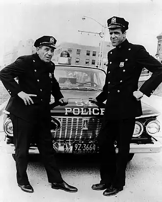 Joe Ross en Fred Gwynne in Car 54