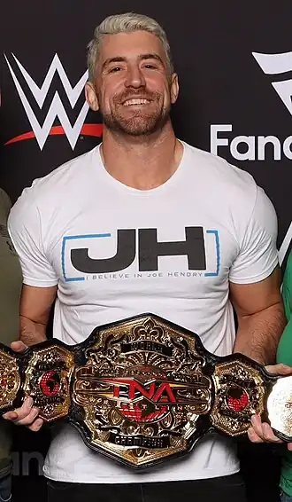 Hendry als de  TNA World Champion in april 2025