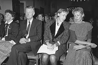 Joke Smitprijs 1988. V.l.n.r.: Korte van Hemel, De Koning, Selma Sevenhuijsen en Dorien Pessers