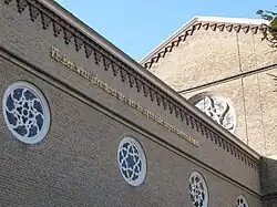 Rondlichten in de gang naar de Gotische Zaal
