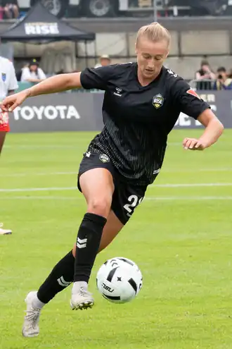 Longhurst in een wedstrijd voor Vancouver Rise FC in 2025