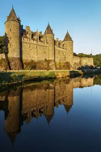 Het Kasteel van Josselin, dat onder leiding van Olivier de Clisson flink werd uitgebreid en verbouwd.