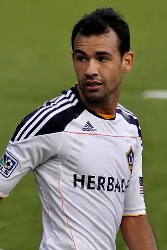 Juninho in actie voor Los Angeles Galaxy in 2011