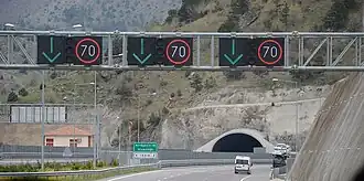 De O-21 bij de Kırkgeçit-tunnels
