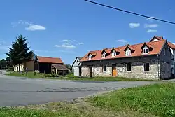 Boerderij in het dorp (2013)