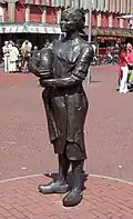 De Kaasboerin, bronzen beeld in Gouda