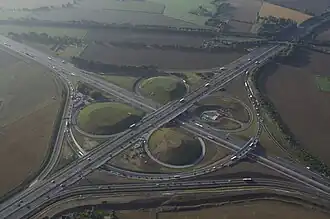 Kamener Kreuz na de ombouw in 2009, kijkend richting het zuidoosten. De A1 loopt vanaf onder links (Hamburg) naar boven rechts (Keulen).