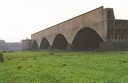 Ruïnes van de onafgewerkte kanaalbrug bij Maagdenburg