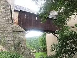 De brug tussen de twee torens