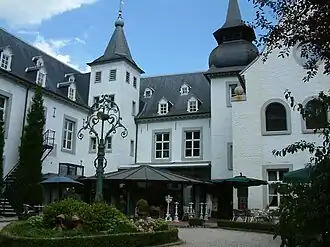 Kasteel Doenrade, binnenplaats, terrassen