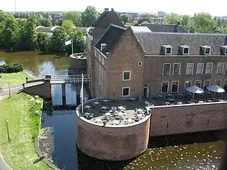 Het kasteel gezien vanuit de toren van de Sint-Bonaventurakerk.
