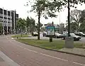 Het plein bezien vanuit de hoek met de Bisschop Hamerstraat, op de achtergrond het Concertgebouw de Vereeniging