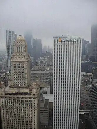 35 East Wacker (links) en Kemper Building (rechts)