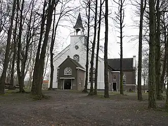 Westaanzicht op kerk Berghuizen