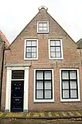 Huis met puntgevel