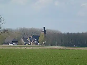 De kerk vanaf de Aagtsweg uit de richting van Eenrum