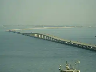 De vierde brug in de Koning Fahddijk in 2007