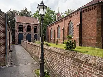 Kerk van Loppersum met losse klokkentoren