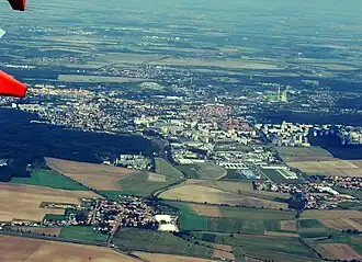 Pletený Újezd in vogelvlucht (linksonder - 2007)