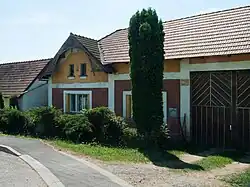 Huis in het dorp (2010)