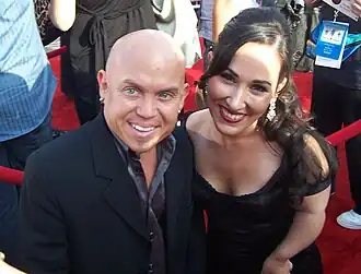 Martin Klebba (links) op de première van Pirates of the Caribbean: At World's End samen met Meredith Eaton.