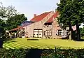 Voormalige herenhoeve "De Kleine Hegge", buiten de kern gelegen