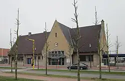 Het stationsgebouw (foto 2012)