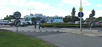 Toegangsgebouw aan de oostzijde