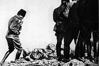 Veldmaarschalk Mustafa Kemal Atatürk op de Kocatepeheuvel tijdens de Slag om Dumlupınar van 26-30 augustus 1922