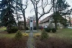 WO1-herdenkingsmonument bĳ het kasteel