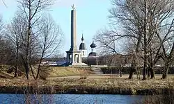 Monument bij het voormalige fort van Velikieje Loeki