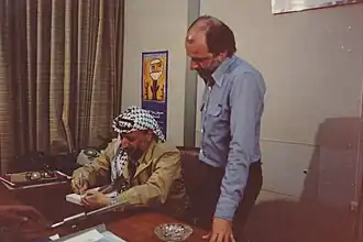 Kris Borms in Palestina met naast hem Yasser Arafat