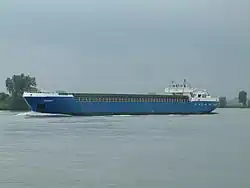 Kruiplijncoaster Emsriff op de Beneden Merwede