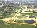 In 1992 werden zandlichamen aangebracht om de Kruithuisweg te verlengen naar het eindpunt van de in aanbouw zijnde A4 (bron:Rijkswaterstaat).