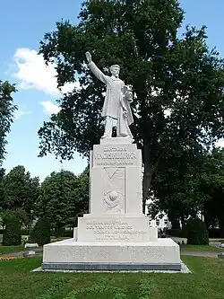 Standbeeld te Koedirkos Naumiestis, door Vincas Grybas