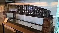 Houten halfmodel oude brug, te zien op de TU Delft