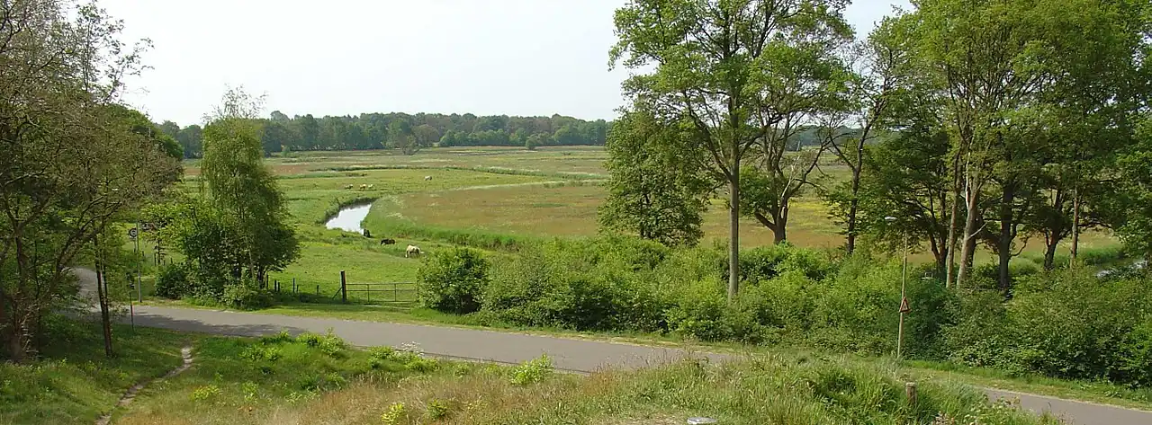 Uitzicht op het stroomdal van de Drentsche Aa (Schipborgsche Diep) vanaf de Kymmelsberg