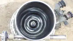 Binnenzijde van de gladde schietbuis van de L16-mortier.