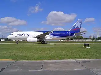 Een Airbus A320 van LAN Argentina