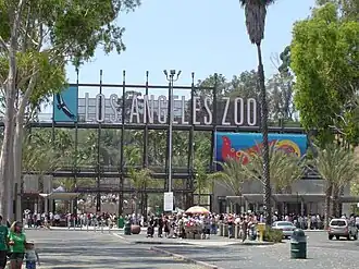 Toegang tot de Los Angeles Zoo op een zomerdag.
