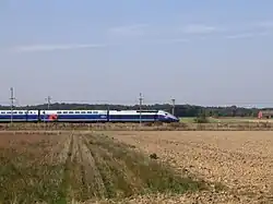 TGV Duplex vanuit Le Mans op weg naar Parijs bij Courtalain
