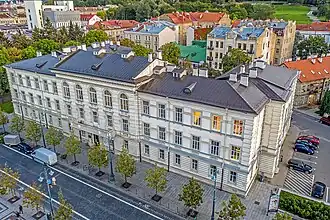 Het hoofdgebouw aan de Gediminasboulevard