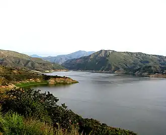 Zicht op Lake Piru