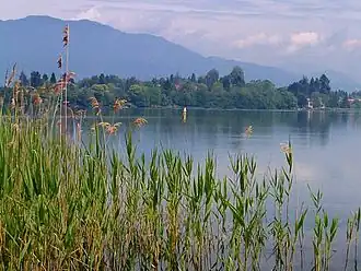 Zicht op het Lago di Monate