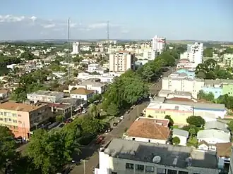 De hoofdstraat Av. Alfonso Pena in Lagoa Vermelha